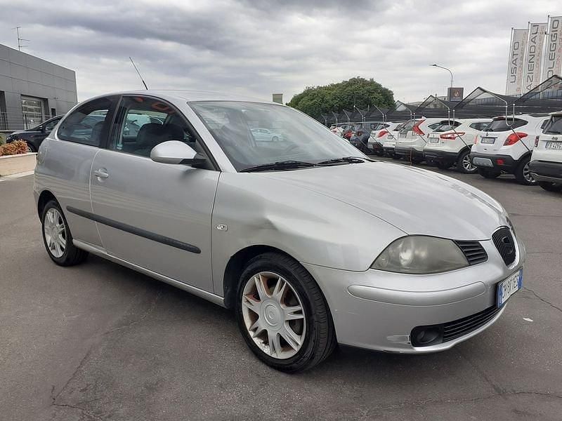 Usata Seat Ibiza 75 CV (55 kW) 2003 Argento Utilitaria