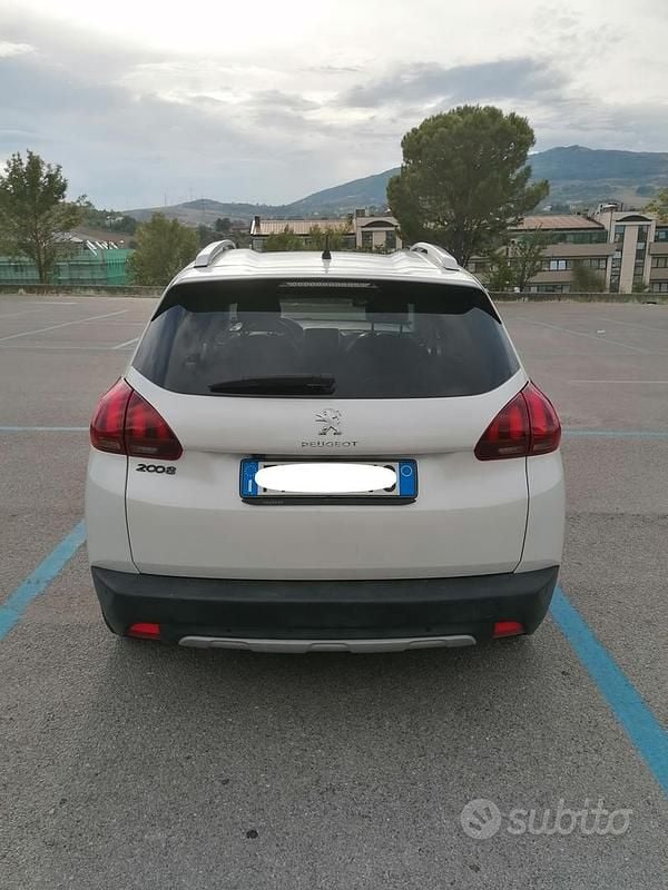 Usata Peugeot 2008 Allure 120 CV (88 kW) 2017 Bianco SUV