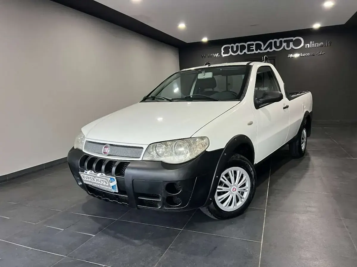 Usata Fiat Strada 85 CV (62 kW) 2009 Bianco Pick-up