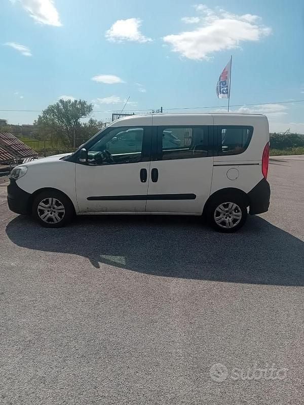 Usata Fiat Doblò 90 CV (66 kW) 2017 Bianco Monovolume