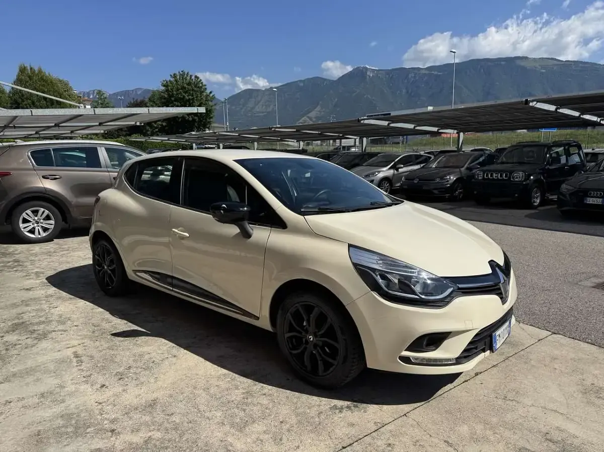Usata Renault Clio IV Intens 90 CV (66 kW) 2018 Beige Berlina