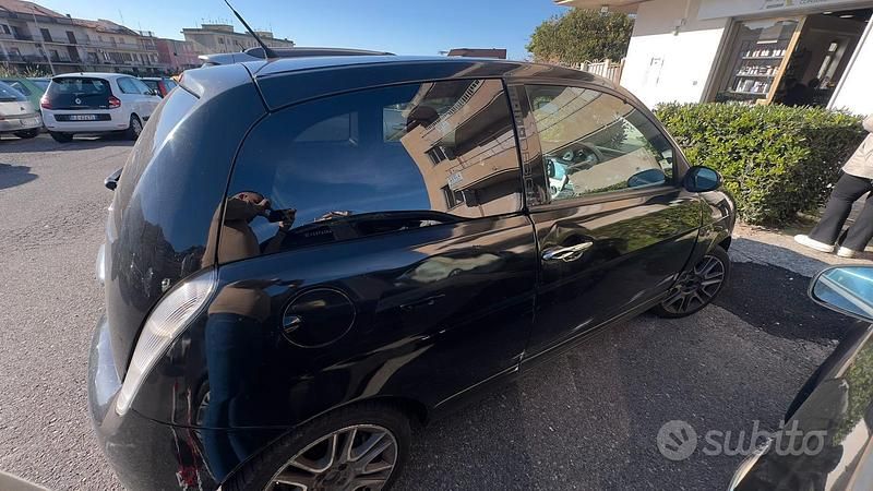 Usata Lancia Ypsilon 105 CV (77 kW) 2007 Nero Utilitaria