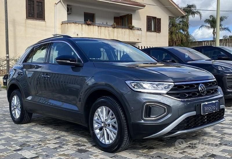 Usata VW T-Roc Life 116 CV (85 kW) 2025 Nero SUV