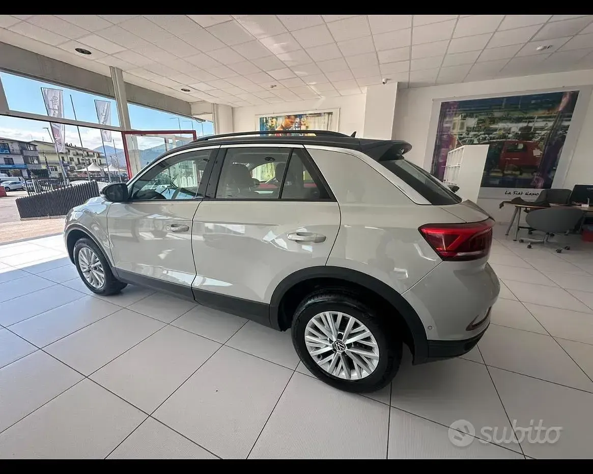 Usata VW T-Roc Life 110 CV (80 kW) 2022 Giallo SUV