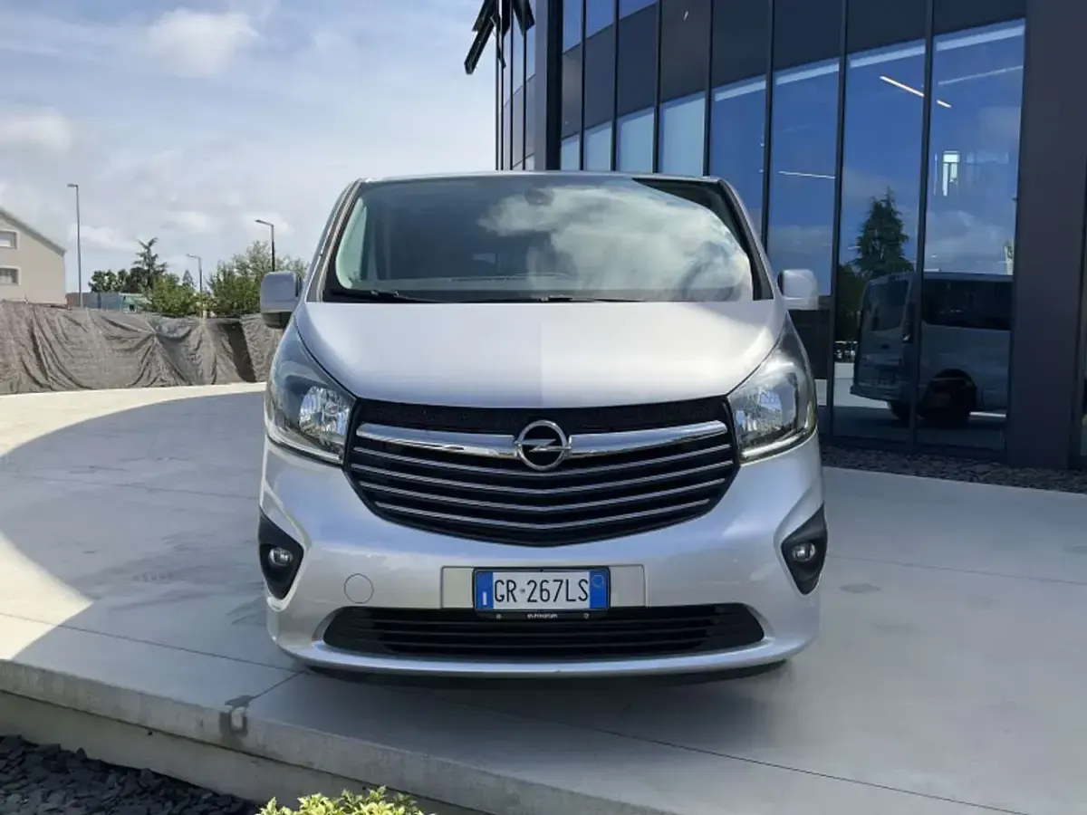Usata Opel Vivaro S 140 CV (102 kW) 2015 Grigio Monovolume