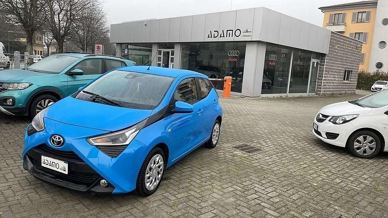 Usata Toyota Aygo Connect Style 72 CV (52 kW) 2020 Blu/azzurro Utilitaria
