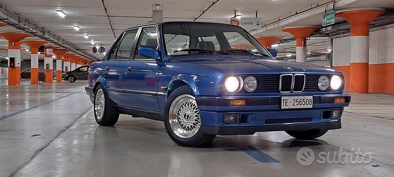Usata BMW 318 1989 Blu Berlina