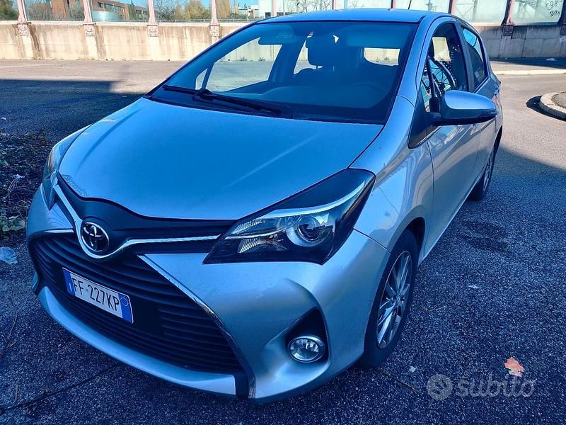 Usata 2017 Toyota Yaris Tre volumi | 7600 € (Ottimo prezzo) - Immagine 1/4
