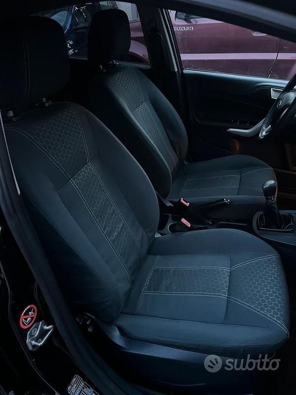 Usata Ford Fiesta Titanium 82 CV (60 kW) 2012 Nero Utilitaria
