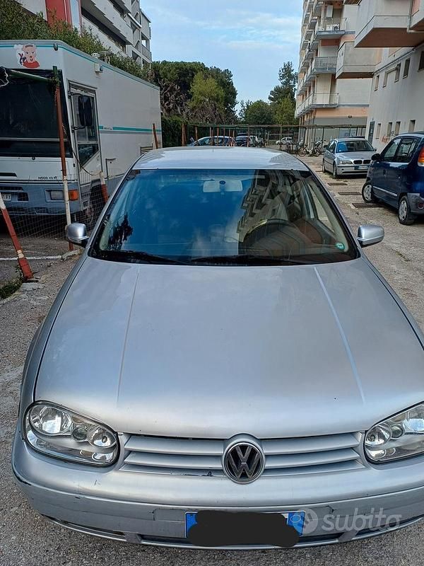 Usata VW Golf IV 105 CV (77 kW) 2002 Grigio Utilitaria
