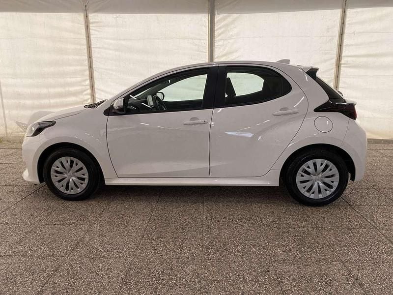 Usata Toyota Yaris Hybrid Active 116 CV (85 kW) 2025 Bianco Berlina