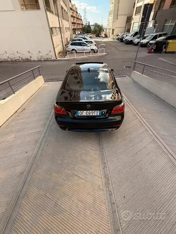 Usata BMW 530 Efficient Dynamics 218 CV (160 kW) 2004 Nero Berlina