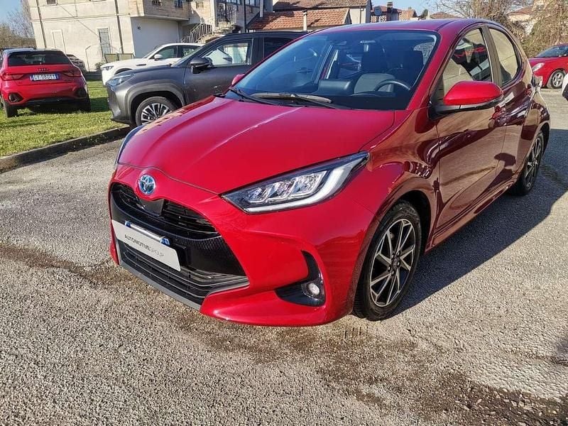 Usata Toyota Yaris Hybrid Trend 116 CV (85 kW) 2023 Rosso Utilitaria
