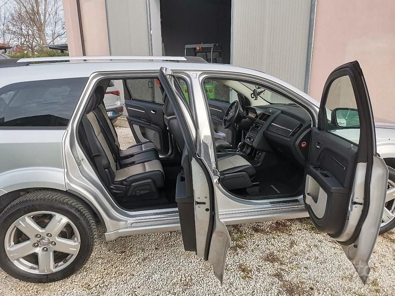 Usata Dodge Journey 140 CV (102 kW) 2009 Grigio SUV