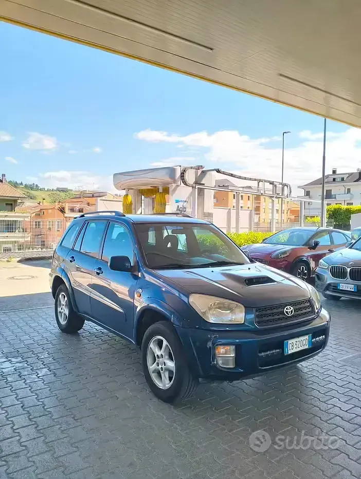 Usata Toyota RAV4 116 CV (85 kW) 2004 Blu SUV