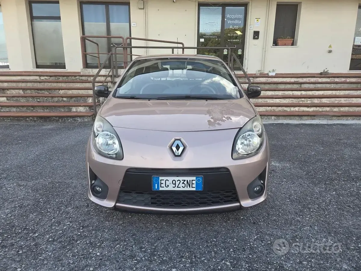 Usado Renault Twingo 75 CV (55 kW) 2011 Púrpura Utilitario
