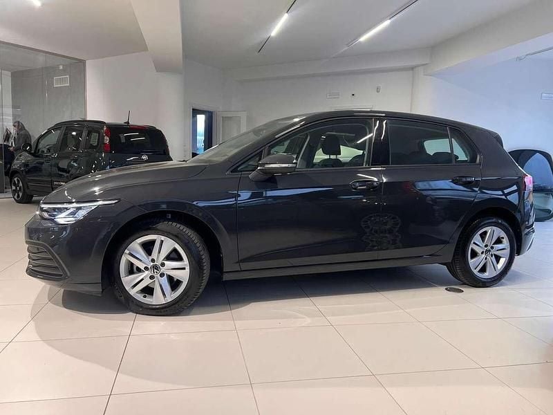 Usata VW Golf VIII Life 110 CV (80 kW) 2023 Grigio Berlina