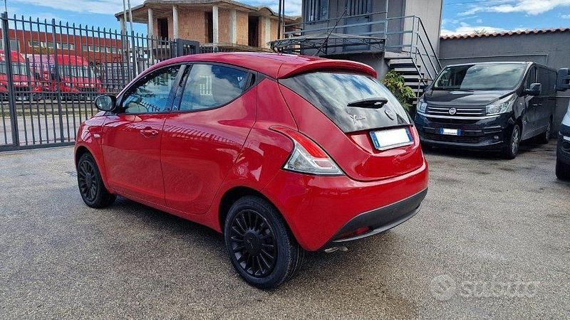 Usata Lancia Ypsilon 69 CV (50 kW) 2019 Rosso Utilitaria