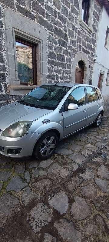 Usata Ford Fiesta 75 CV (55 kW) 2007 Berlina