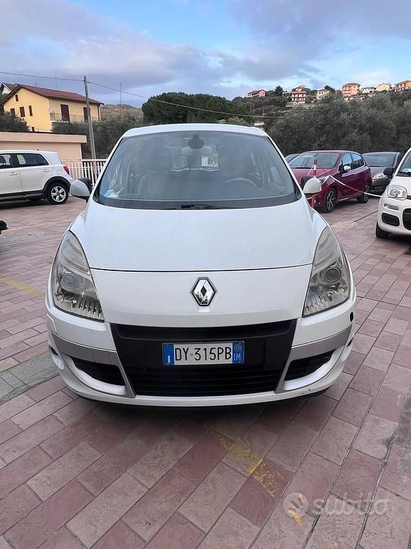 Usata Renault Scénic III Luxe 130 CV (95 kW) 2010 Bianco Monovolume