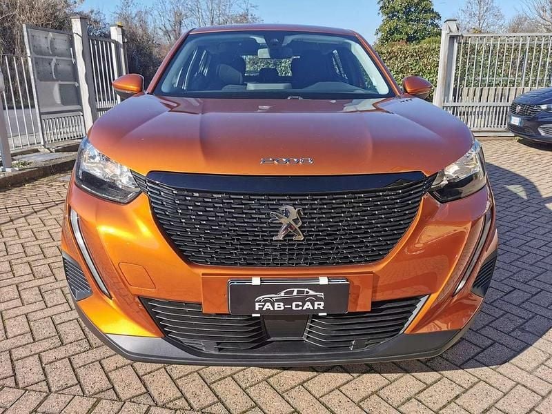 Usata Peugeot 2008 Active 110 CV (80 kW) 2021 Orange fusion SUV