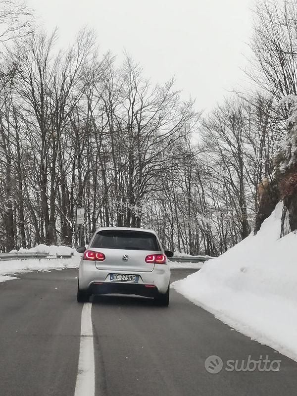 Usata VW Golf VI R-line 105 CV (77 kW) 2011 Grigio Utilitaria