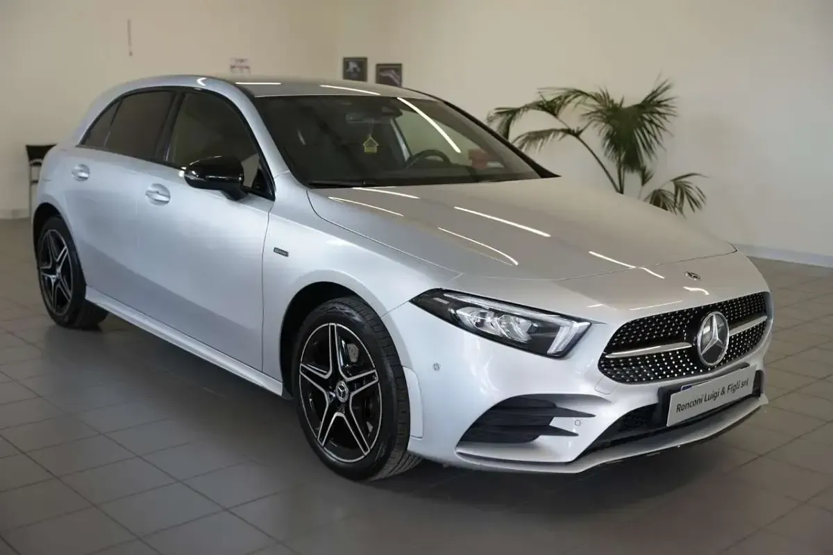 Usata Mercedes A250 Premium 160 CV (117 kW) 2021 Argento Berlina