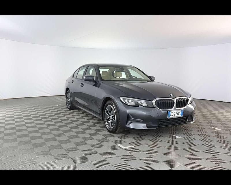 Usata BMW 318 Luxury Line 150 CV (110 kW) 2021 Grigio / pastello Berlina