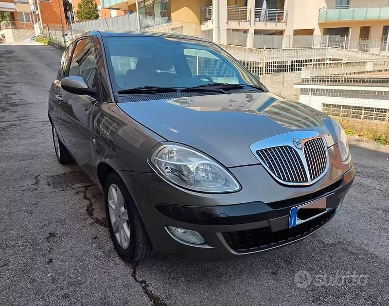 Usata Lancia Ypsilon 69 CV (50 kW) 2006 Grigio Utilitaria
