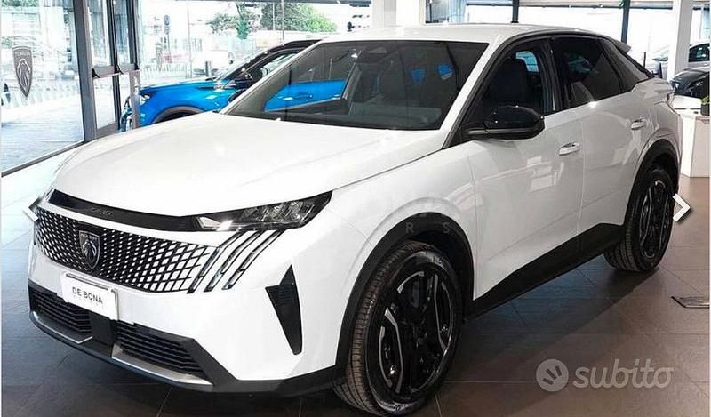 Usata Peugeot e-3008 154 kW (210 CV) 2024 Bianco SUV
