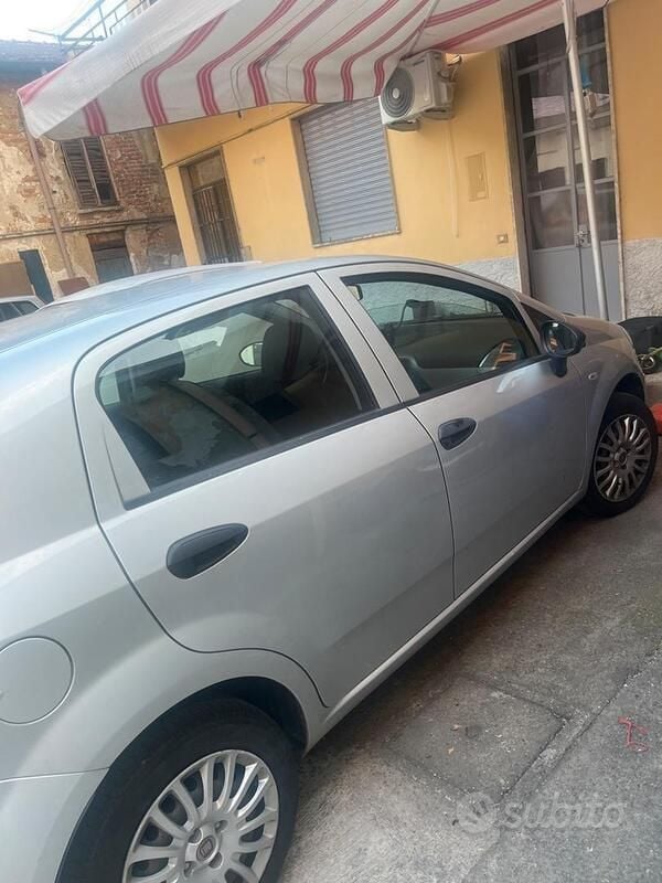 Usata Fiat Punto 65 CV (47 kW) 2010 Grigio Utilitaria