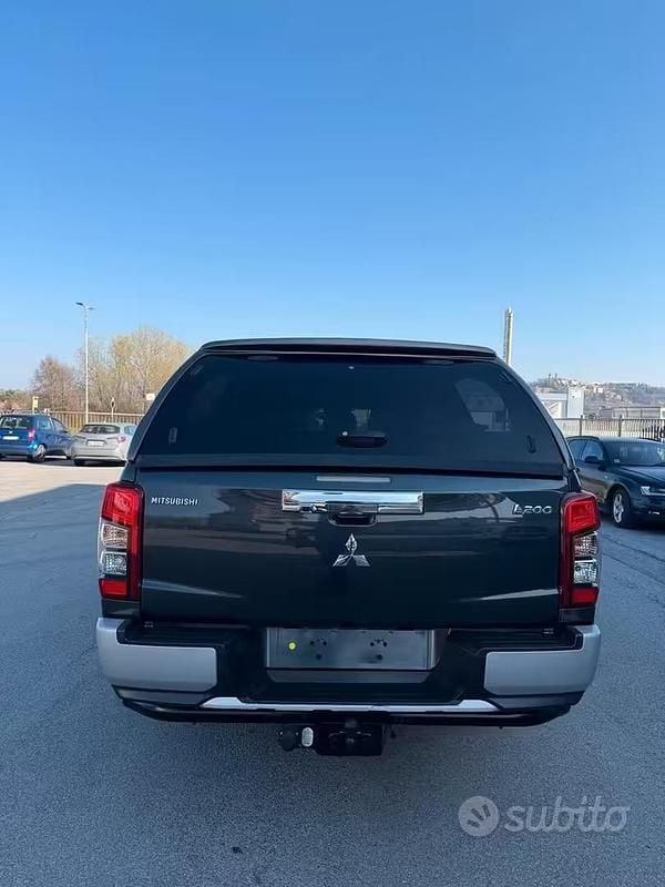 Usata Mitsubishi L200 Select 150 CV (110 kW) 2021 Grigio Pick-up