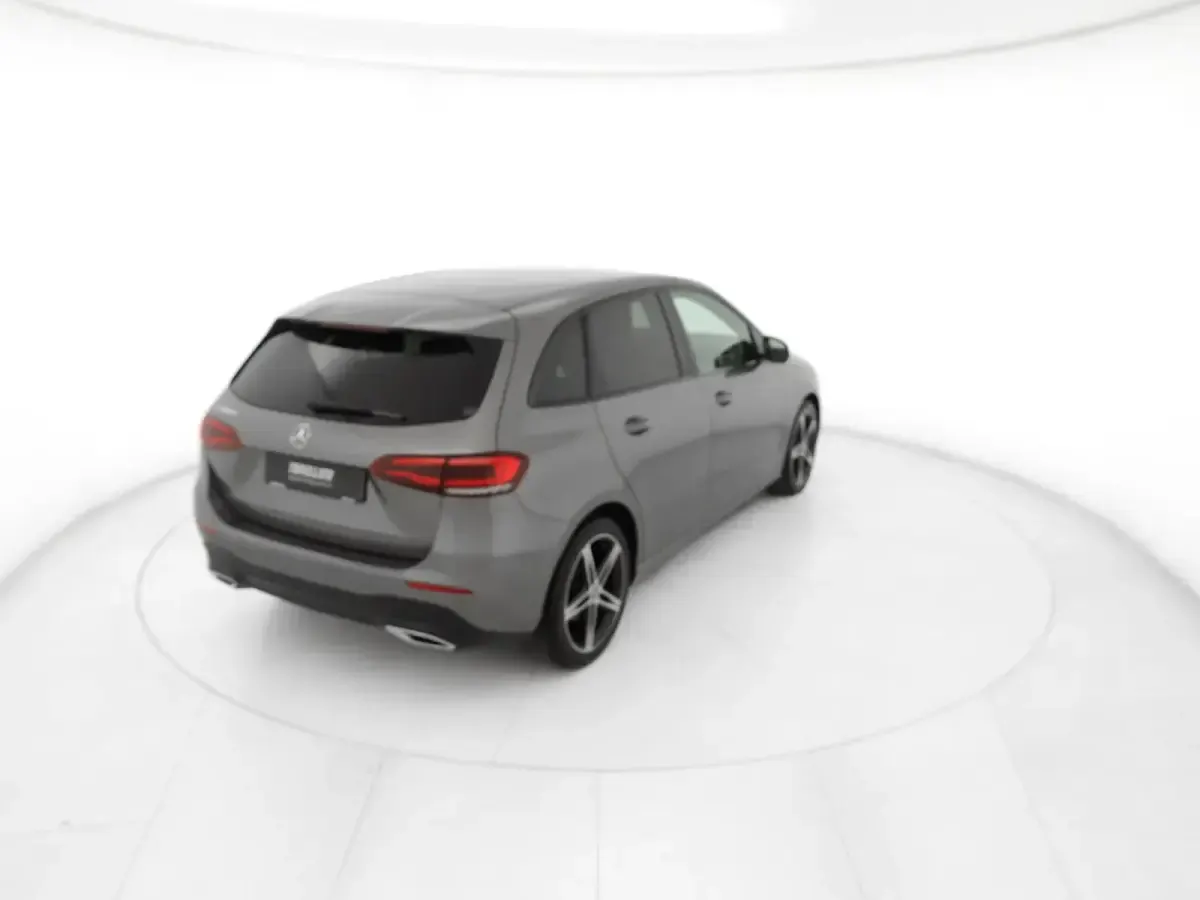 Usata Mercedes B180 116 CV (85 kW) 2022 Grigio Utilitaria