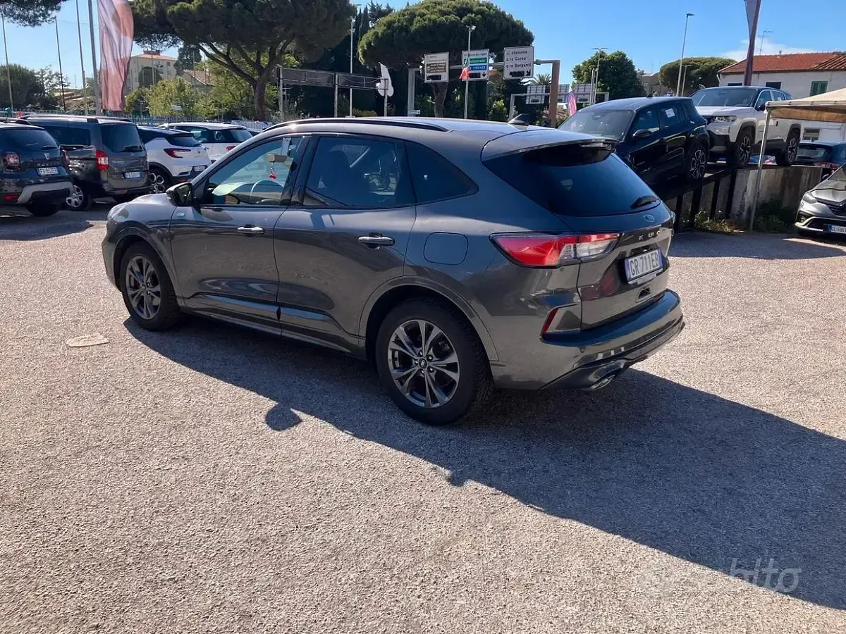 Käytetty Ford Kuga ST-Line X 120 HP (88 kW) 2024 Harmaa Katumaasturi