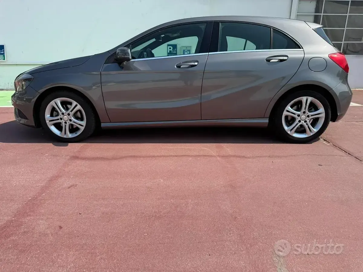 Usata Mercedes A200 Executive 136 CV (100 kW) 2014 Grigio Utilitaria