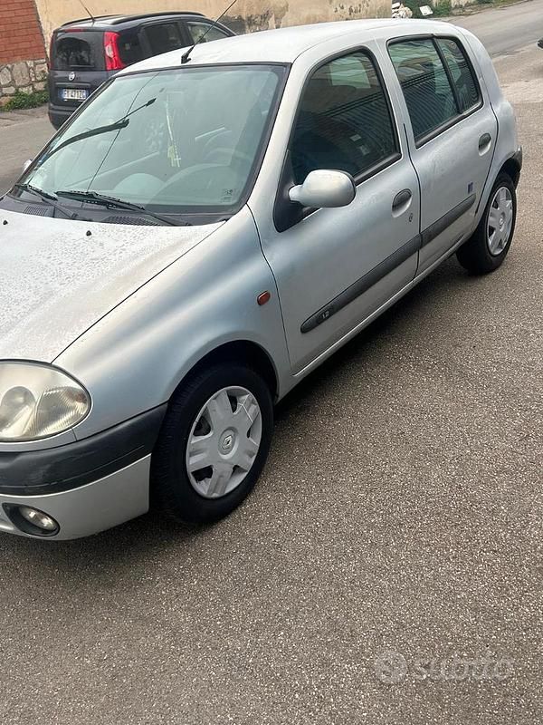 Usata Renault Clio II 2000 Grigio Berlina