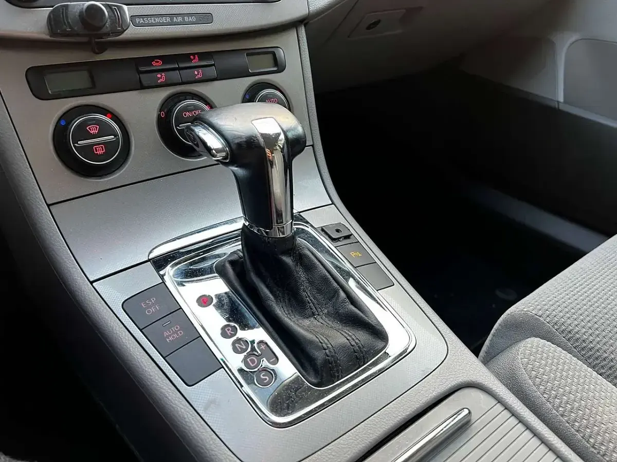 Usata VW Passat 140 CV (102 kW) 2008 Grigio Station wagon