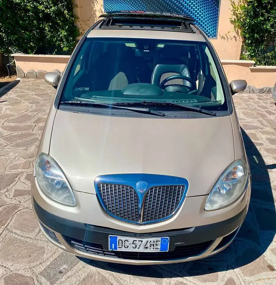 Usata Lancia Musa 95 CV (69 kW) 2007 Argento Monovolume