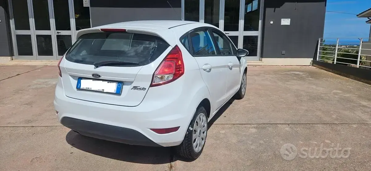 Second-hand Ford Fiesta Business Edition 97 CP (71 kW) 2015 Alb Hatchback