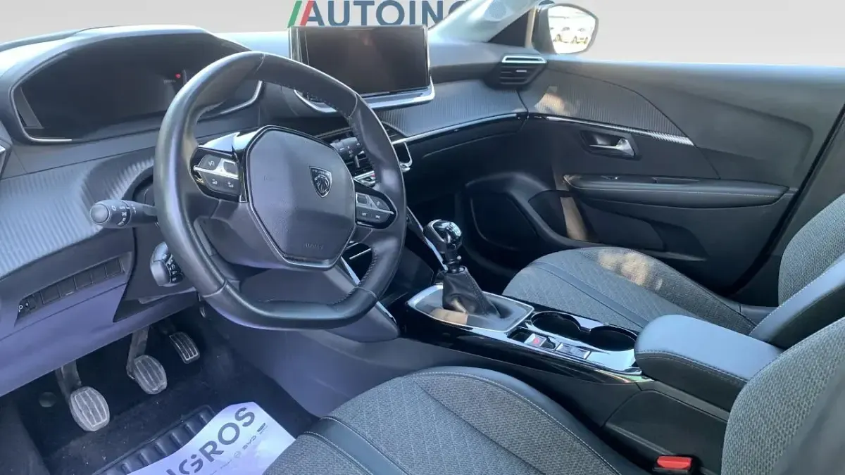 Usata Peugeot 208 Allure 101 CV (74 kW) 2024 Grigio Utilitaria