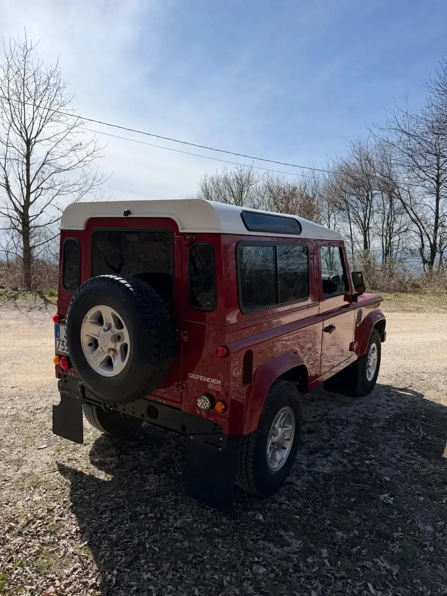 Usata Land Rover Defender 122 CV (89 kW) 2014 Viola Station wagon
