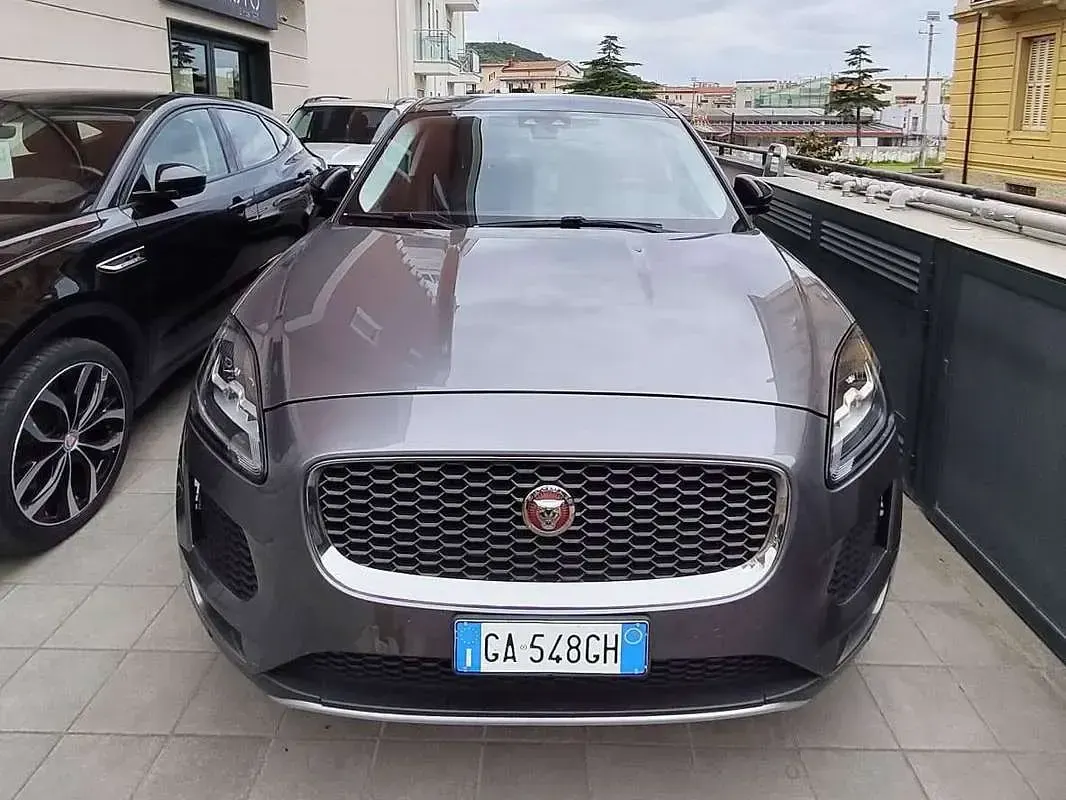 Usata Jaguar E-Pace Chequered Flag 150 CV (110 kW) 2019 Argento SUV