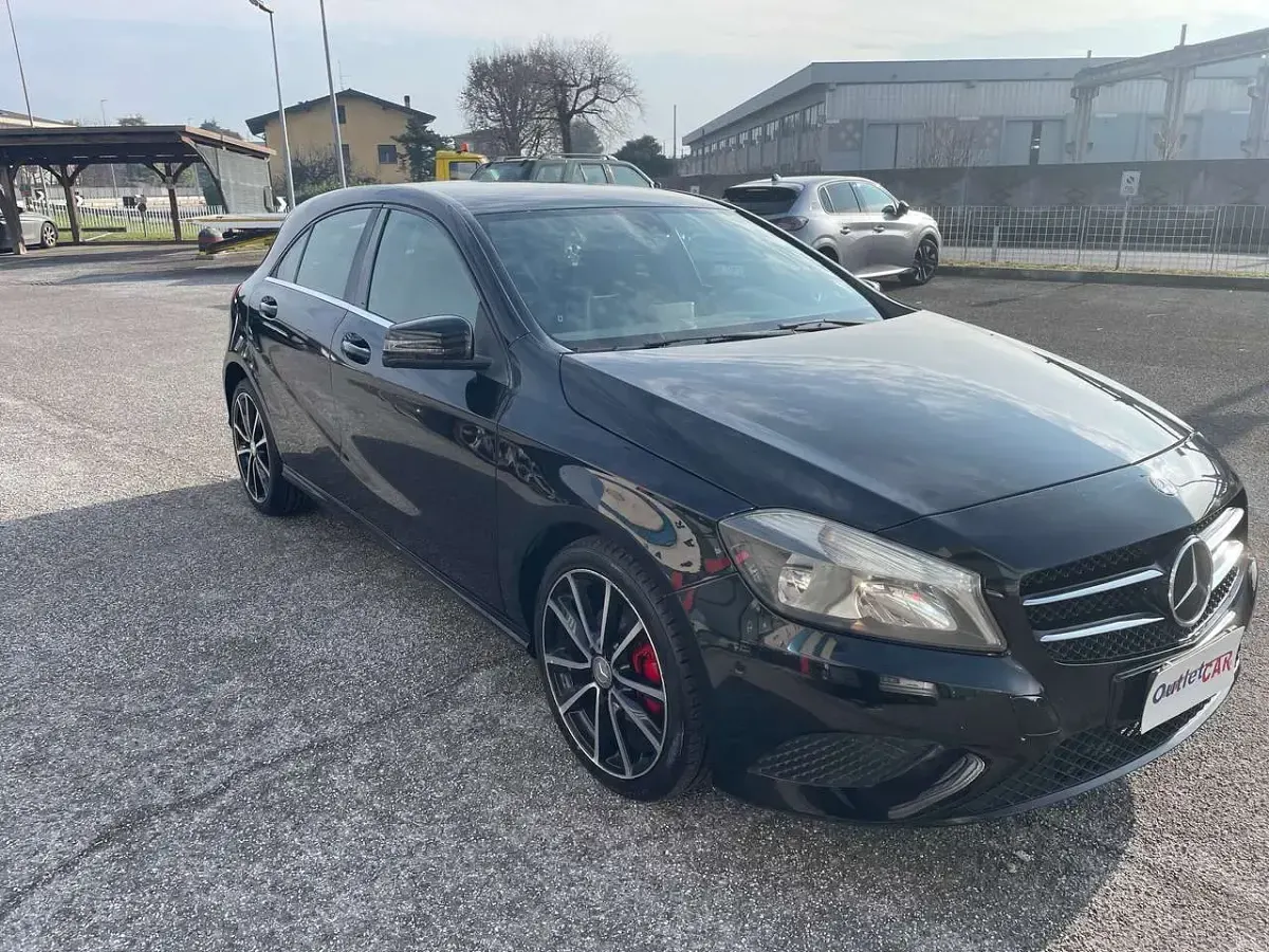 Usata Mercedes A180 122 CV (89 kW) 2012 Nero Utilitaria