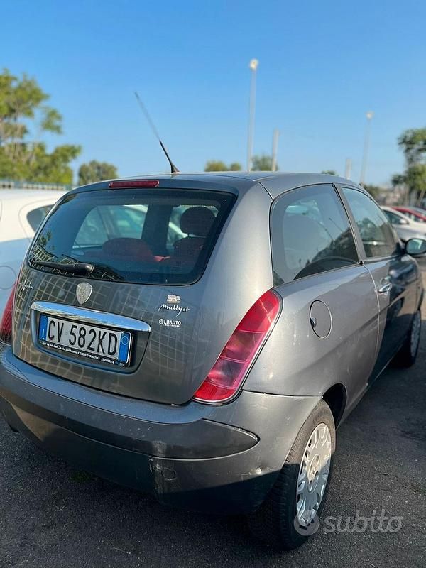 Usata Lancia Ypsilon 69 CV (50 kW) 2005 Grigio Utilitaria