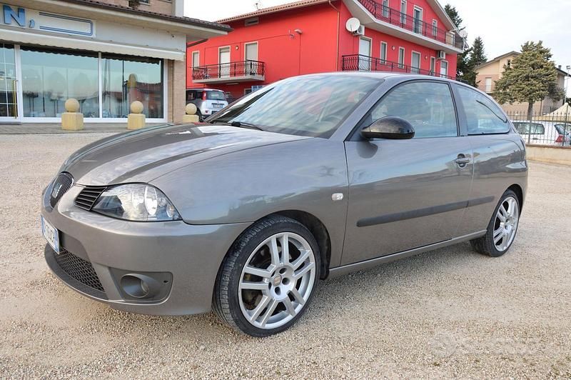 Usata Seat Ibiza CUPRA 160 CV (117 kW) 2004 Grigio Utilitaria