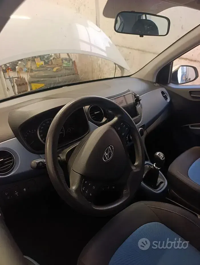 Usata Hyundai i10 69 CV (50 kW) 2015 Bianco Utilitaria