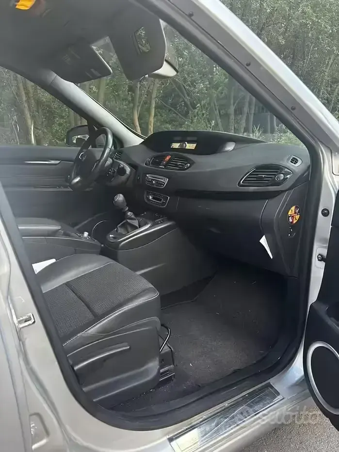 Usata Renault Scenic E-Tech 110 CV (80 kW) 2011 Grigio Monovolume