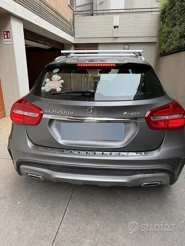 Usata Mercedes GLA200 Premium 136 CV (100 kW) 2017 Grigio SUV