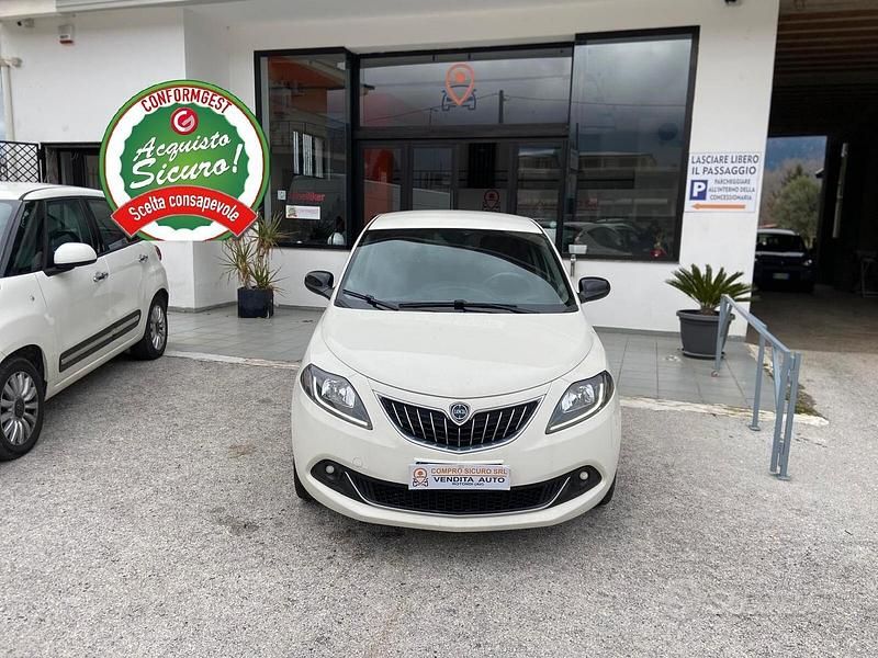 Usata Lancia Ypsilon Gold 70 CV (51 kW) 2023 Bianco Utilitaria