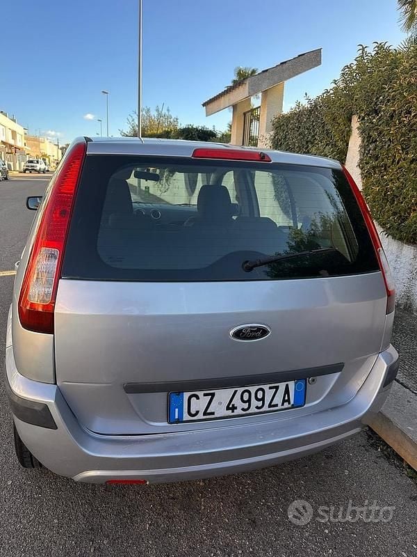 Usata Ford Fusion Zetec 80 CV (58 kW) 2006 Grigio Berlina